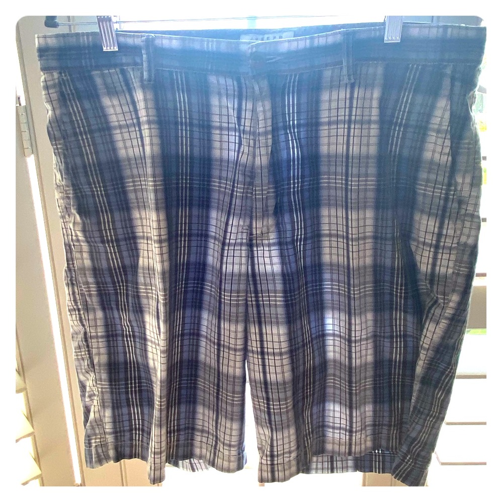 Window pain plaid short